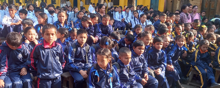 जनकल्याण माविका छात्राछात्रलाई न्यानो कपडा वितरण