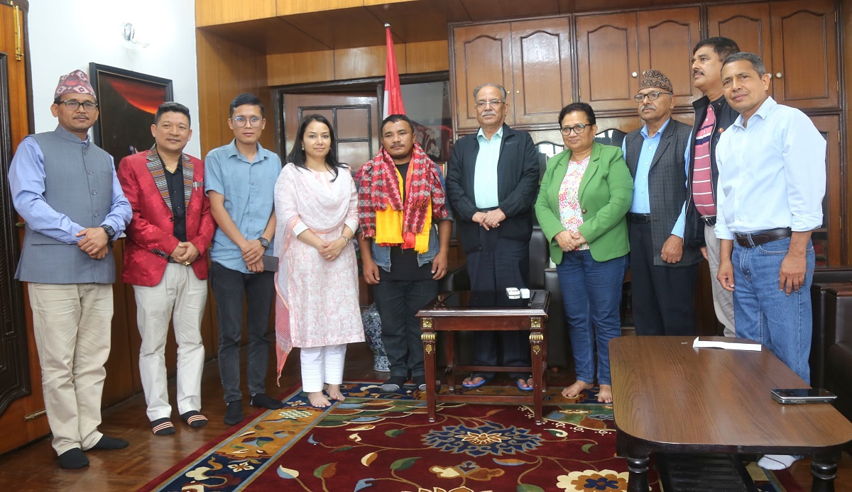 chaniklal-honor-by-prachanda